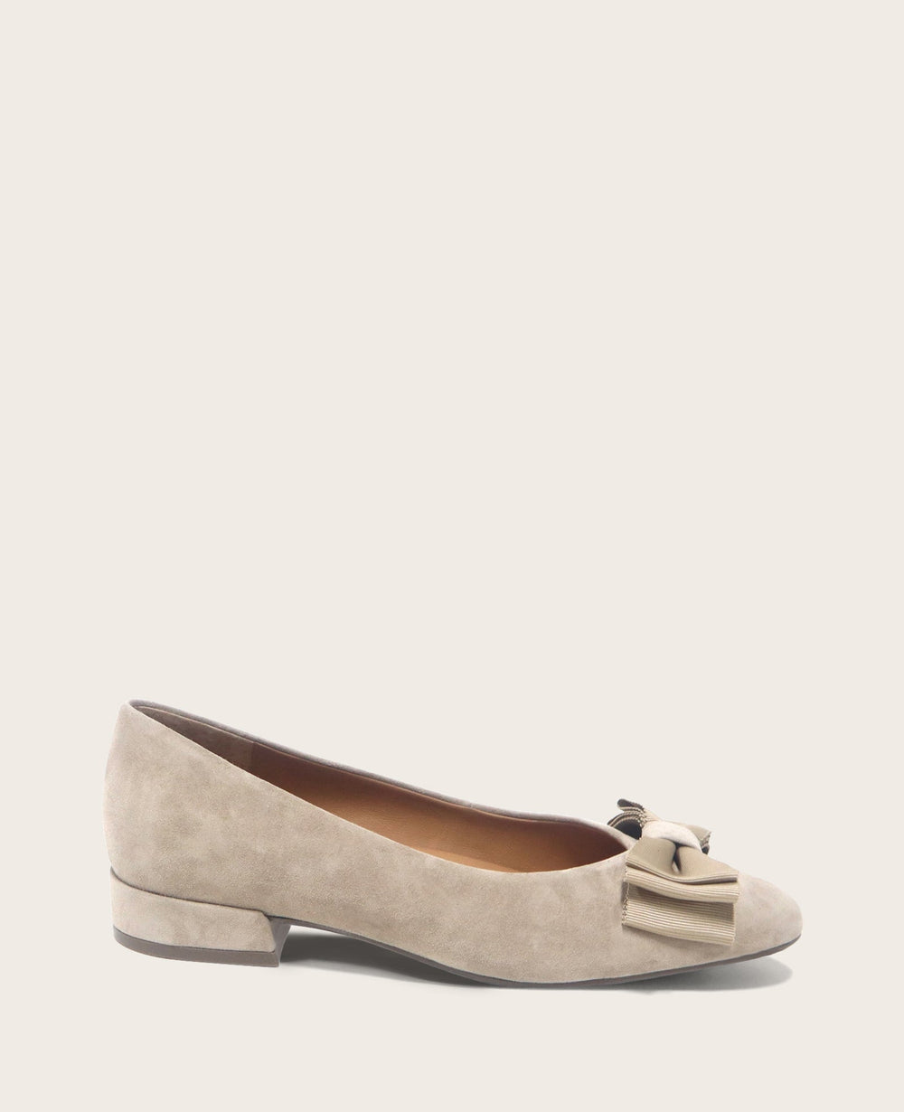 GENTLE SOULS - Atlas Suede Bow Flat Mushroom