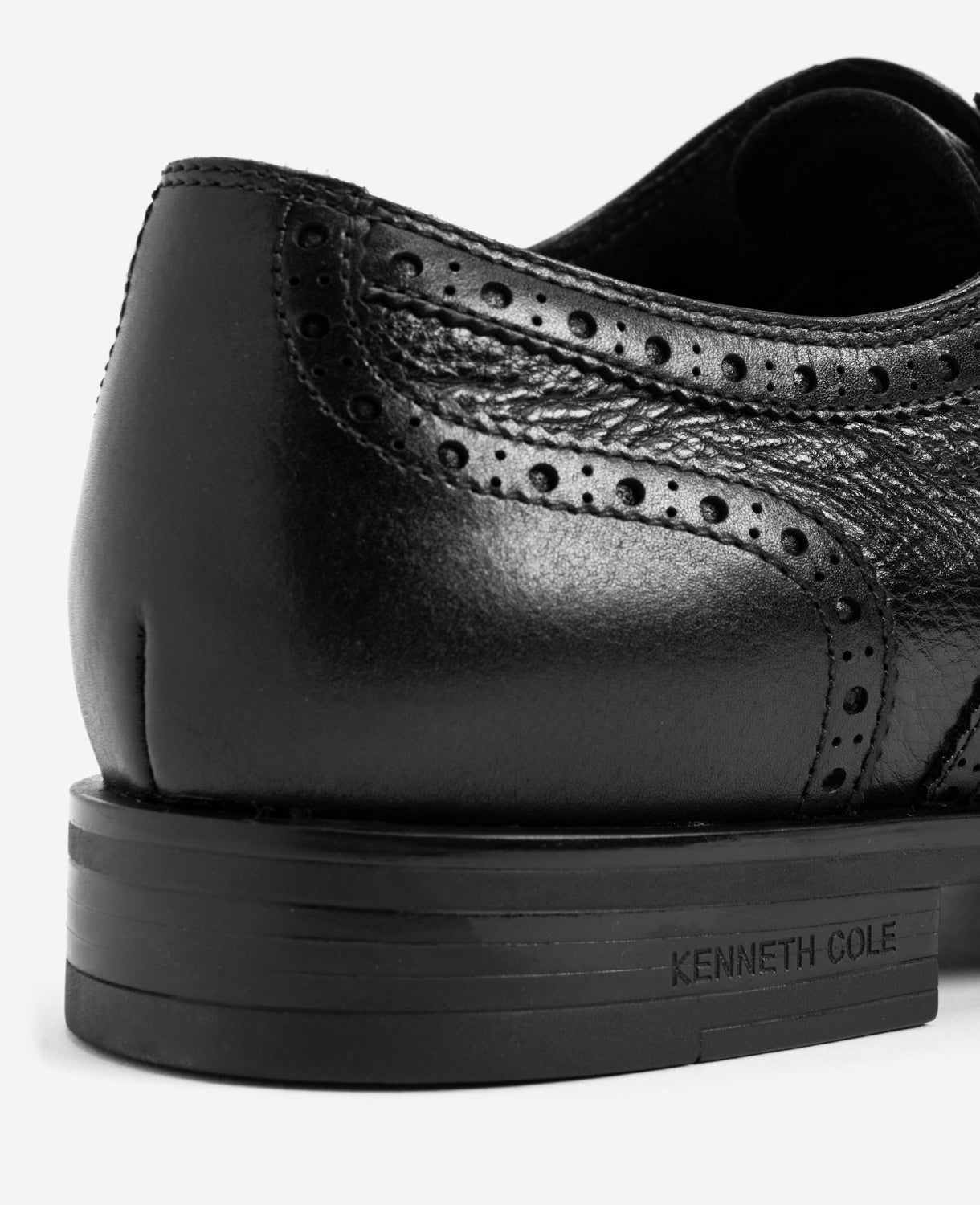 Futurepod Leather Lace-Up Oxford with Medallion Cap Toe Black
