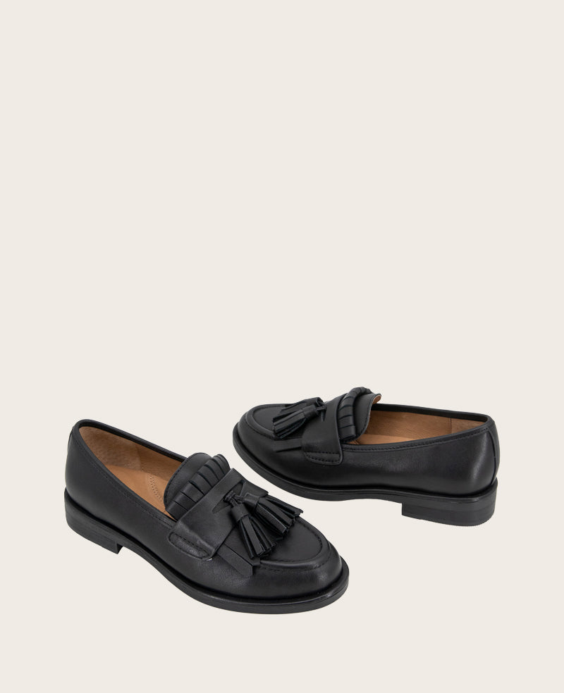 GENTLE SOULS - Cydney Leather Tassel Loafer Black Leather