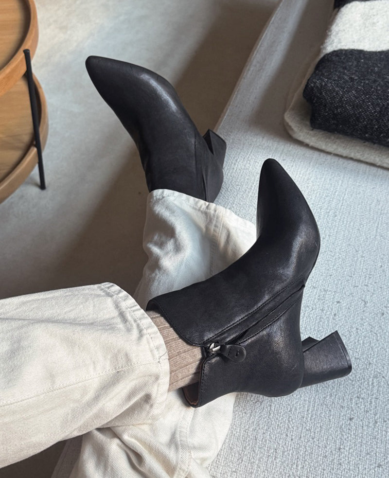 GENTLE SOULS - Danbury Leather Double Gore Heel Boot Black Leather