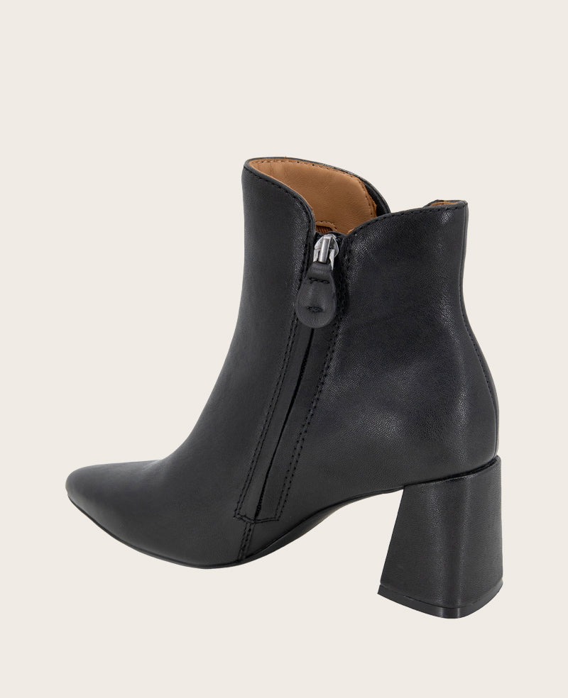 GENTLE SOULS - Danbury Leather Double Gore Heel Boot Black Leather