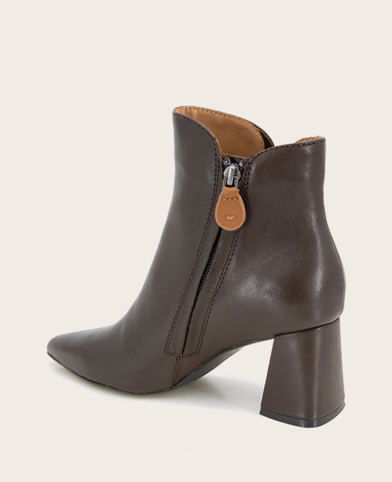 GENTLE SOULS - Danbury Leather Double Gore Heel Boot Chocolate Leather