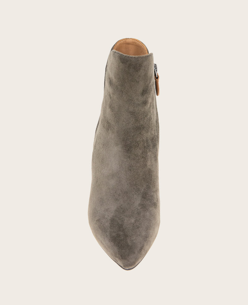 GENTLE SOULS - Danbury Suede Double Gore Heel Boot Shitake Suede