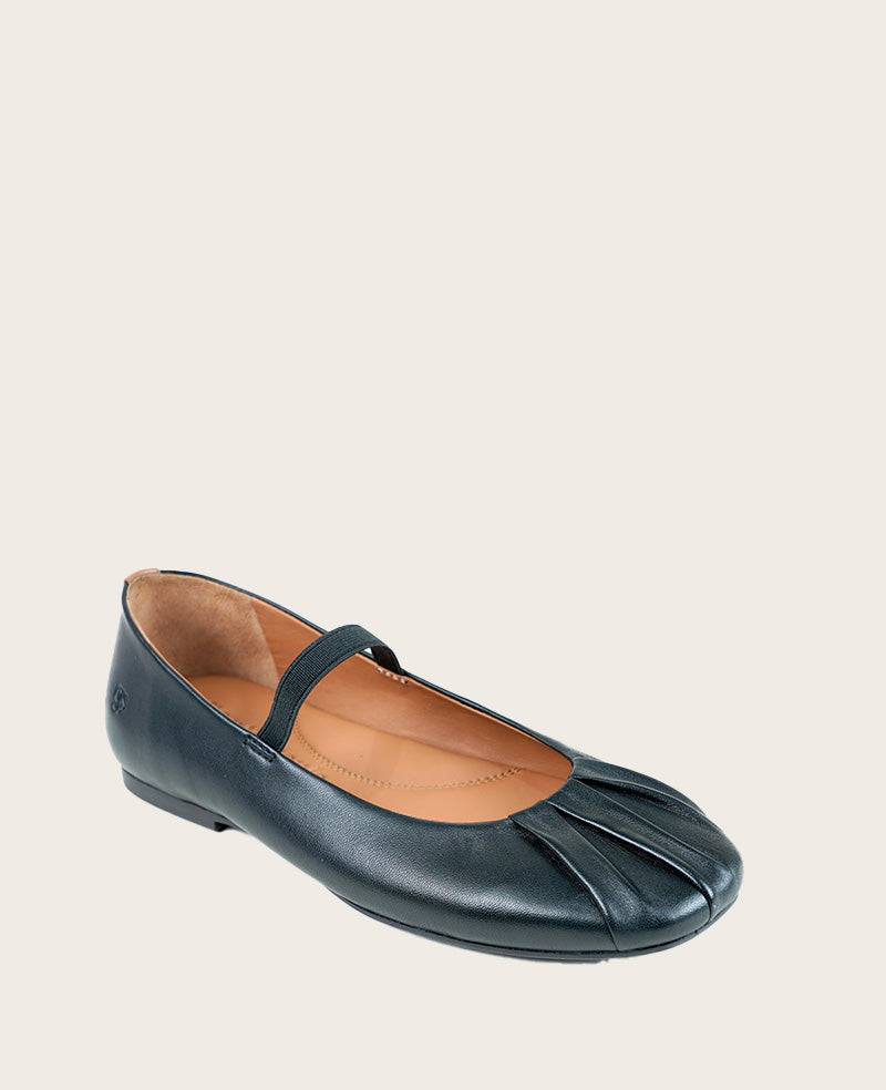 GENTLE SOULS -  Walden Leather Pleated Toe Mary Jane Flat Black Leather