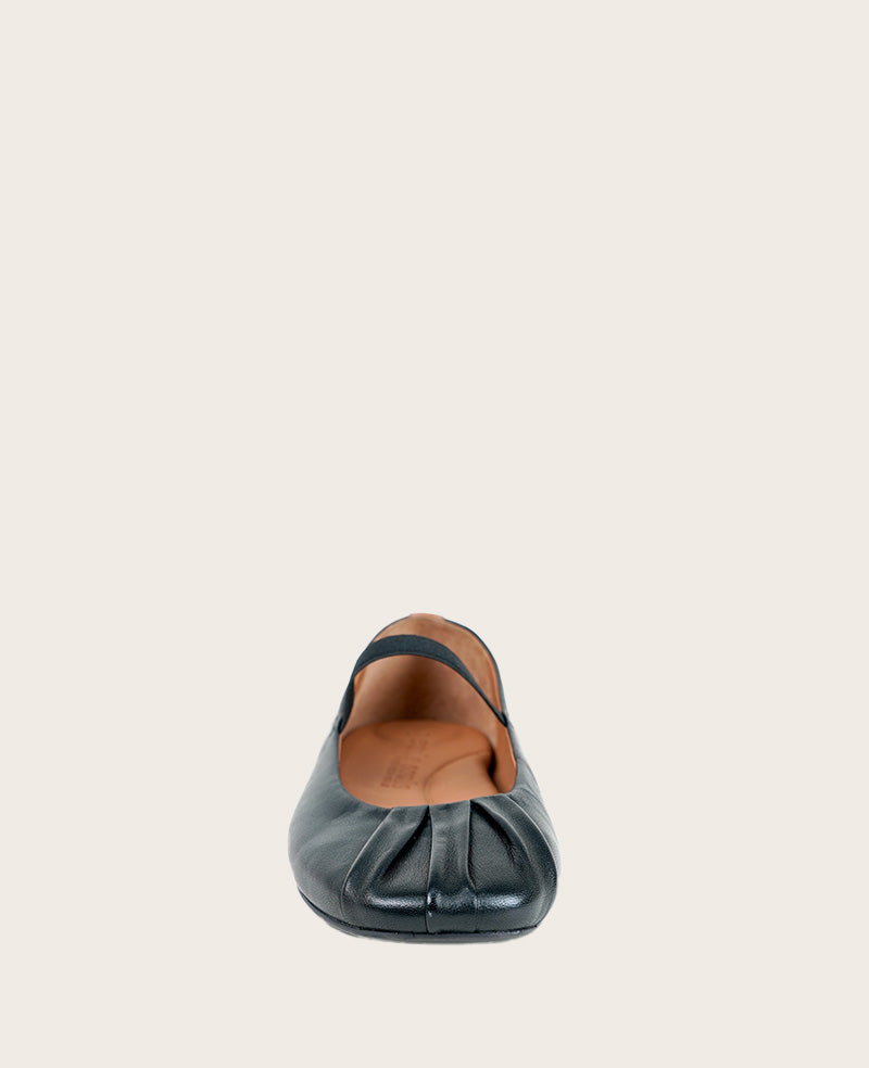 GENTLE SOULS -  Walden Leather Pleated Toe Mary Jane Flat Black Leather