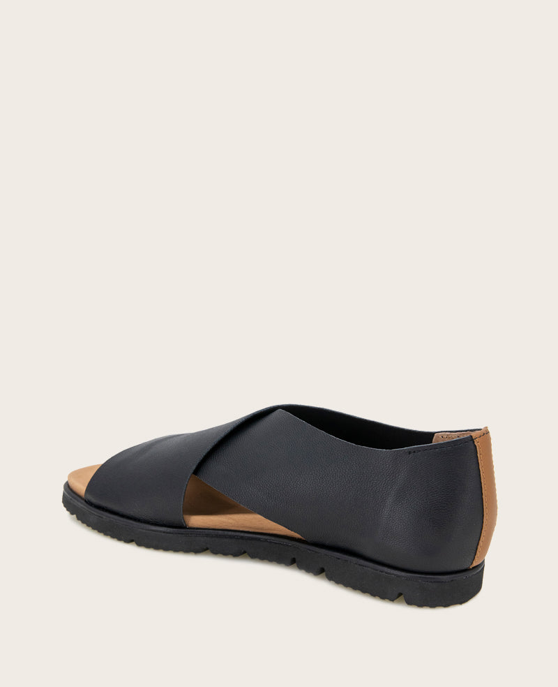 GENTLE SOULS - Leslie X Band Leather Tread Sole Sandal Black Leather